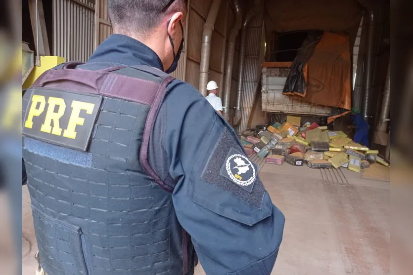 PRF apreende mais de 2,5 toneladas de maconha no Paraná