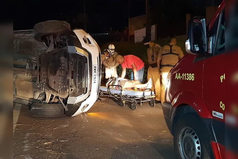 Range Rover capota na BR-376 na madrugada desta quarta-feira