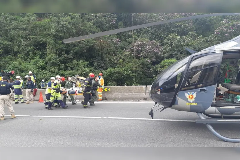 Sobe número de óbitos em acidente envolvendo ônibus no litoral; vídeo