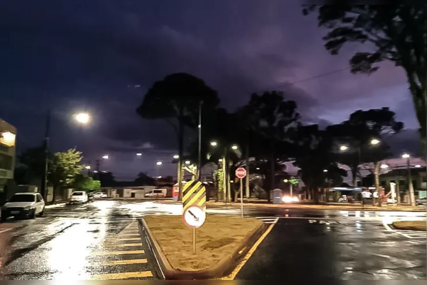 A rotatória do São José ganha sistema com  lâmpadas LED
