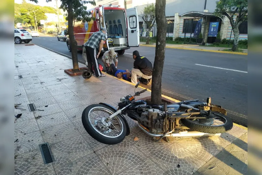 Acidente entre carro e moto é registrado na área central