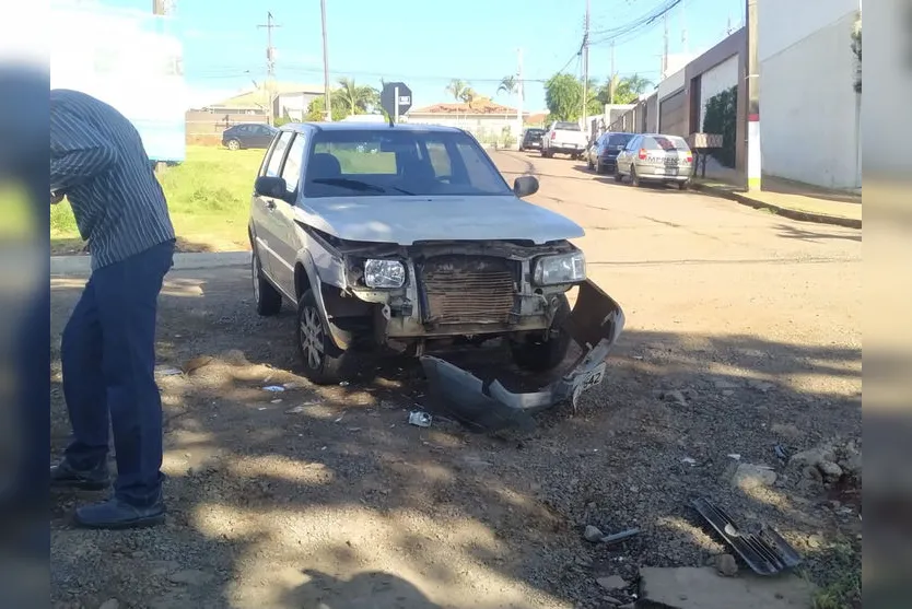 Acidente entre dois carros é registrado nesta manhã