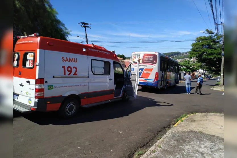 Acidente entre ônibus e carro é registrado em Apucarana