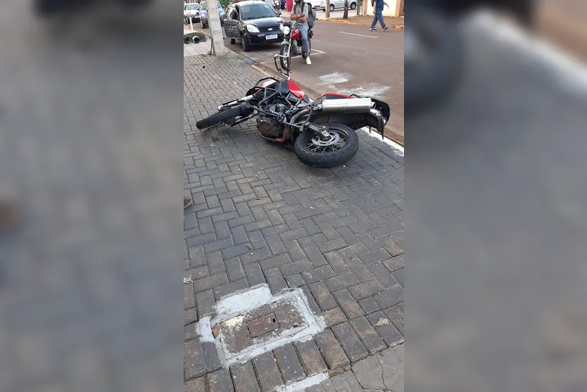 Acidente fere motociclista logo cedo em Arapongas
