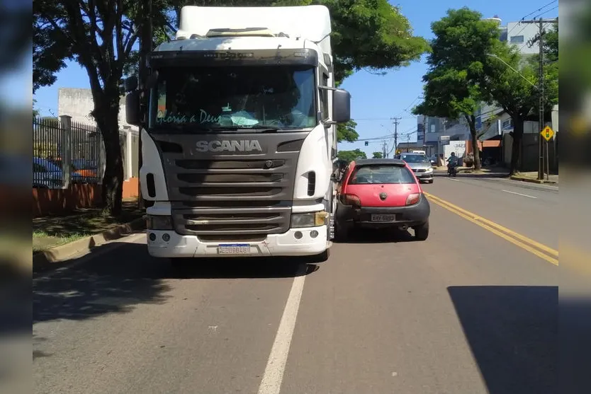 Acidente na Avenida Minas Gerais envolve três veículos