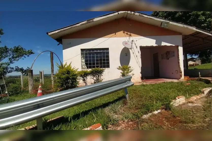 Após carro invadir casa em Apucarana, parede é reformada