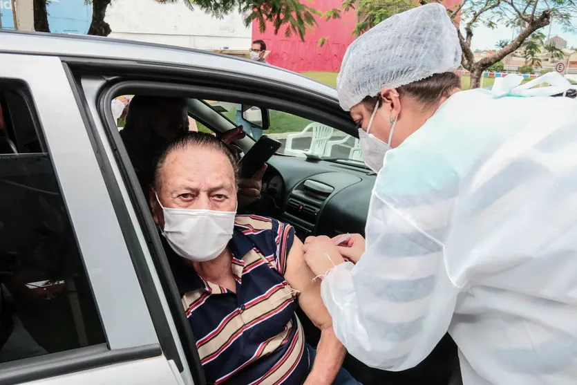 Apucarana imuniza mais de 600 apucaranenses dos grupos prioritários