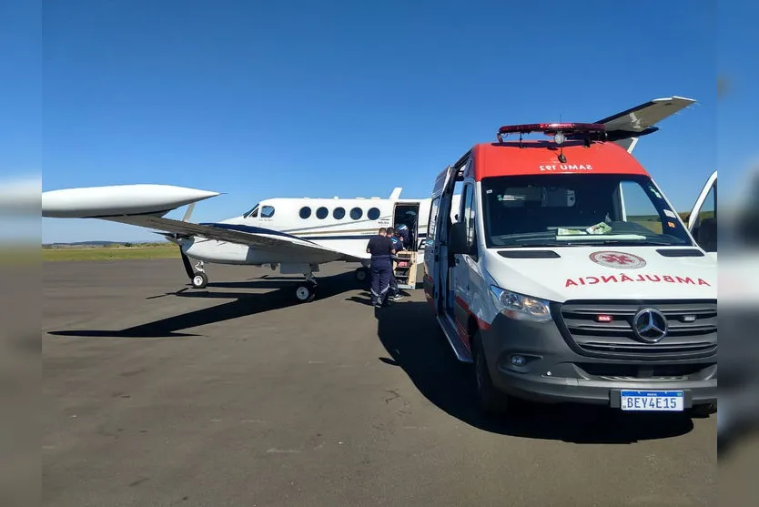 Bebê com síndrome rara é transferido de avião para Curitiba