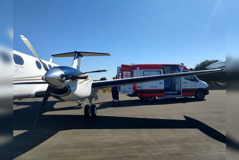 Bebê com síndrome rara é transferido de avião para Curitiba