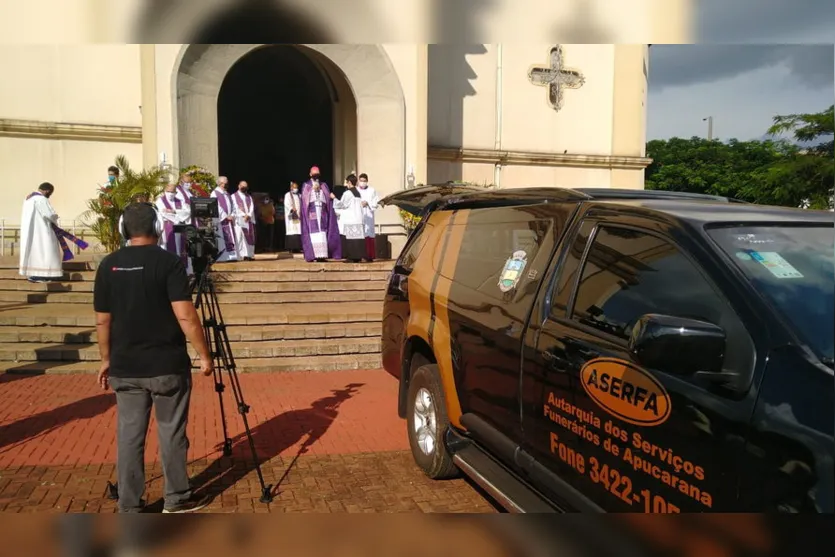 Benção de Exéquias marca despedida de padre vítima da Covid