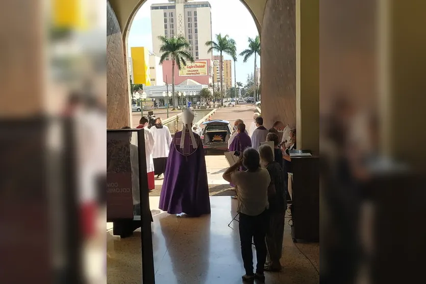 Benção de Exéquias marca despedida de padre vítima da Covid