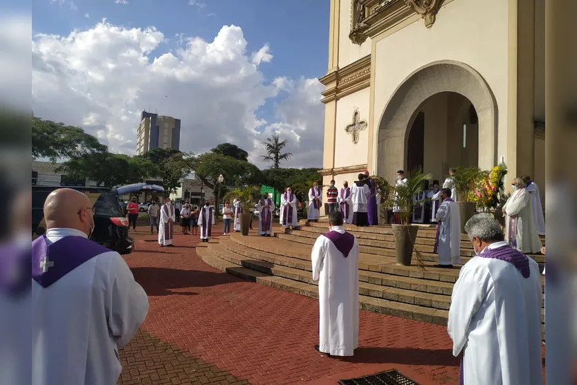 Benção de Exéquias marca despedida de padre vítima da Covid