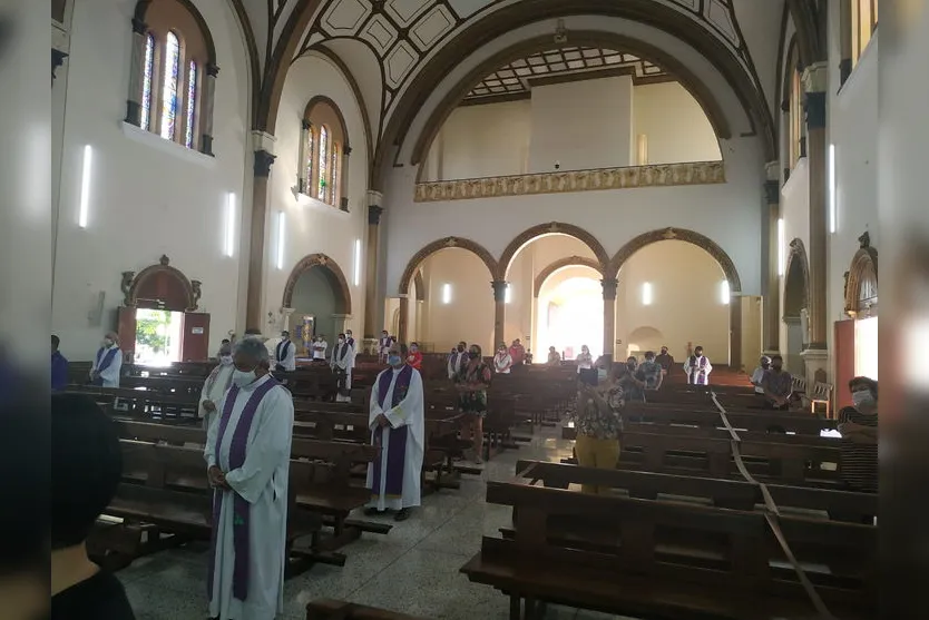 Benção de Exéquias marca despedida de padre vítima da Covid