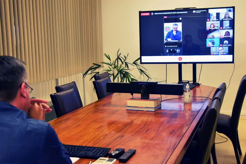 Beto Preto participa de aula inaugural em Apucarana