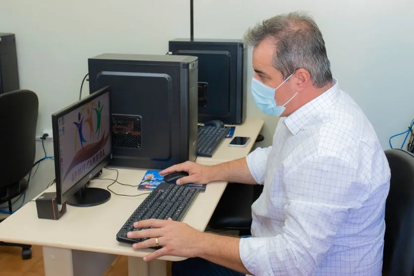 Cambira entrega novo laboratório de informática