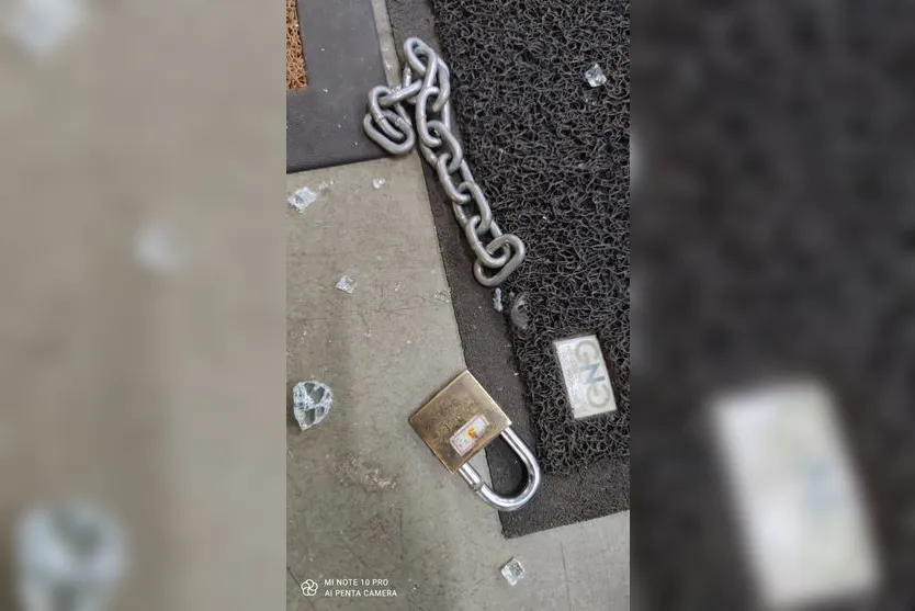 Câmeras flagram ação de criminosos em loja de ferramentas