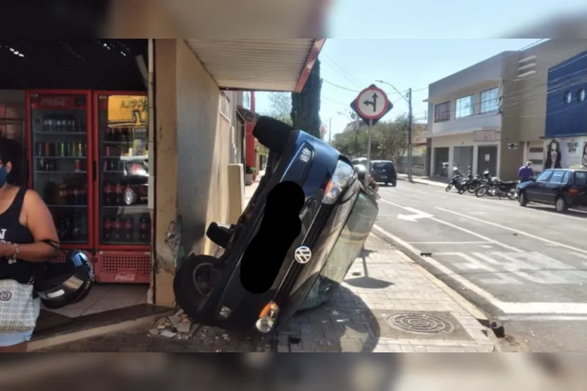 Capotamento é registrado na área central de Arapongas