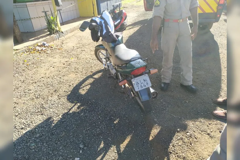 Casal sofre queda de moto na BR-376 após roda quebrar