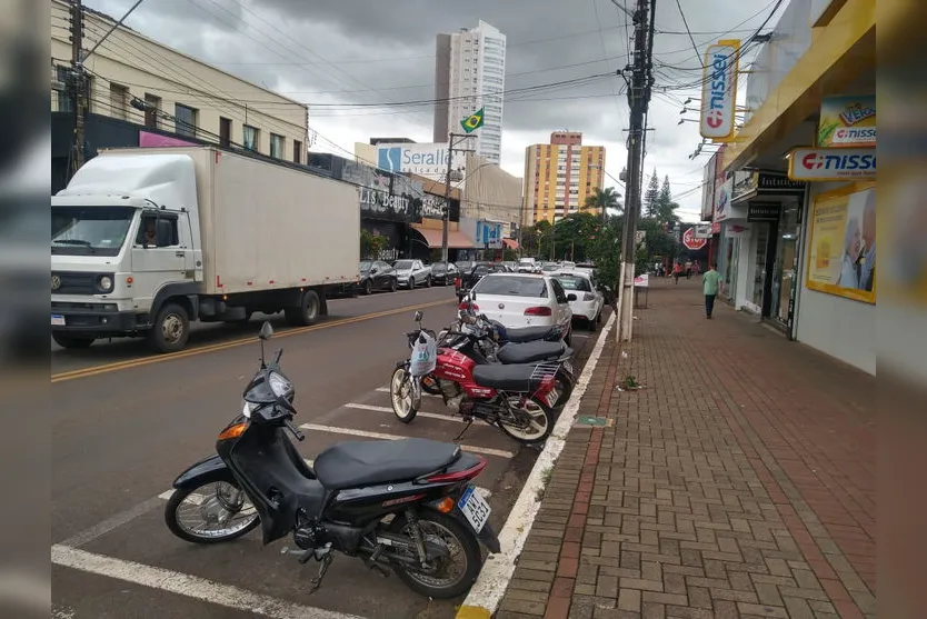 Centro de Apucarana tem grande movimento nesta tarde; veja