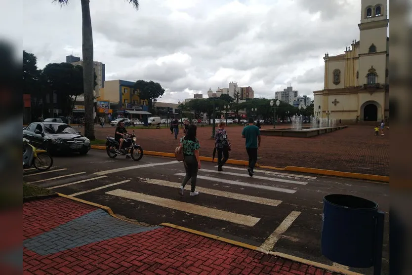 Centro de Apucarana tem grande movimento nesta tarde; veja