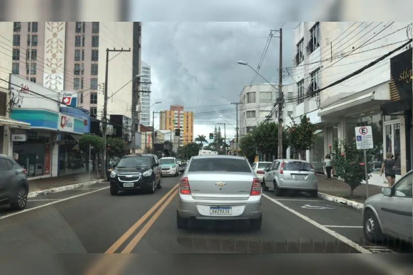 Centro de Apucarana tem grande movimento nesta tarde; veja