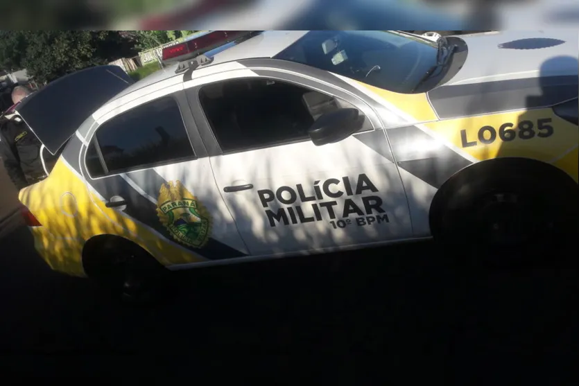 Ciclista de 52 anos sofre ferimentos após acidente com carro