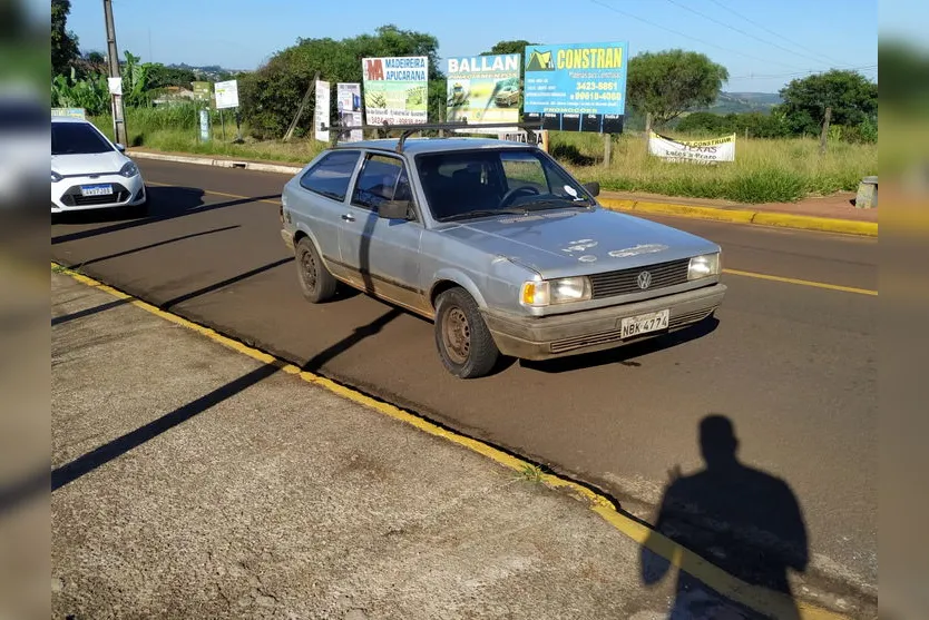 Ciclista de 52 anos sofre ferimentos após acidente com carro