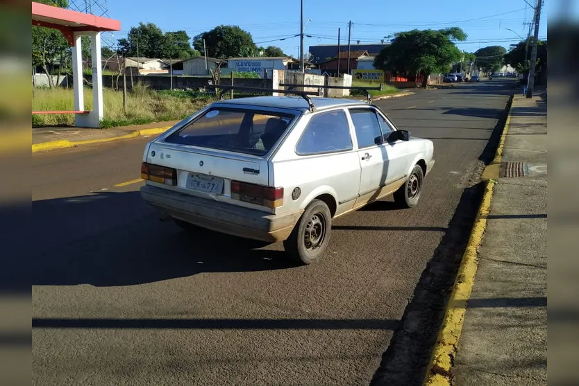 Ciclista de 52 anos sofre ferimentos após acidente com carro