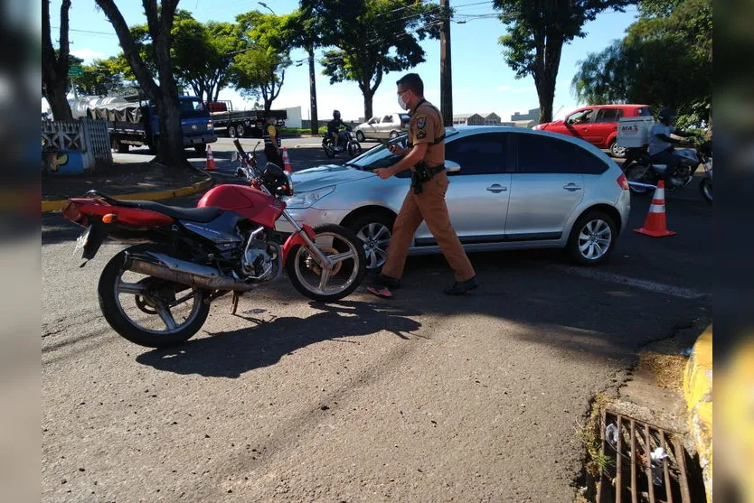 Colisão entre carro e moto é registrada nesta sexta
