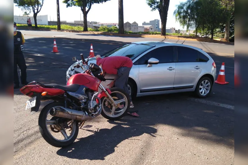 Colisão entre carro e moto é registrada nesta sexta