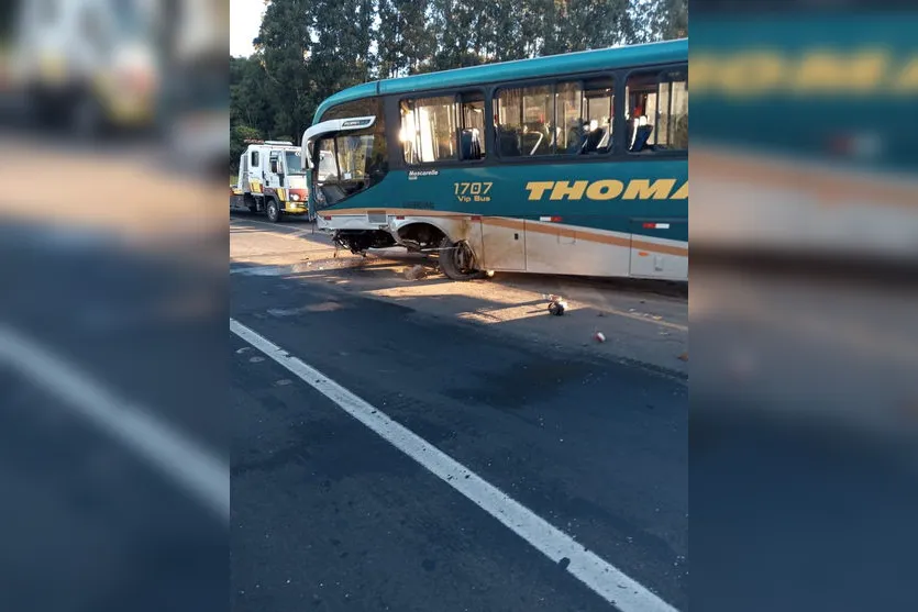 Colisão entre carro e ônibus na BR-376 provoca uma morte