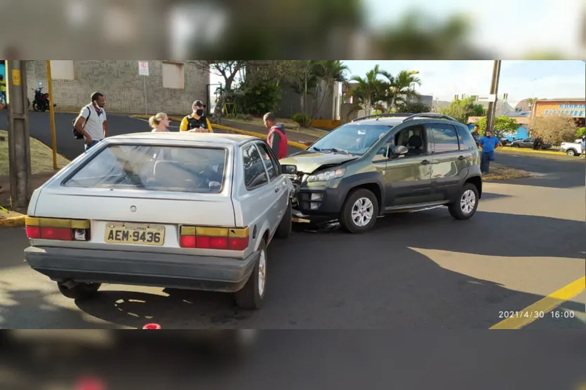 Colisão entre dois carros é registrada em Apucarana