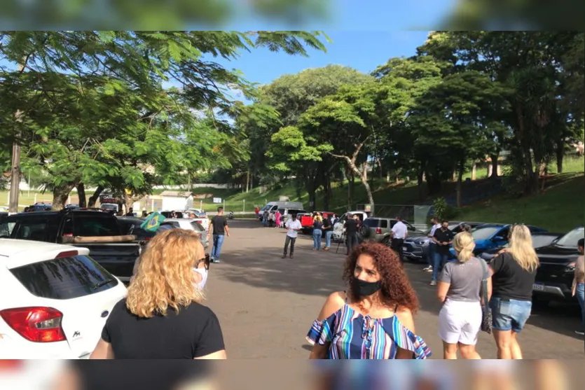 Comerciantes protestam e pedem reabertura de lojas; assista