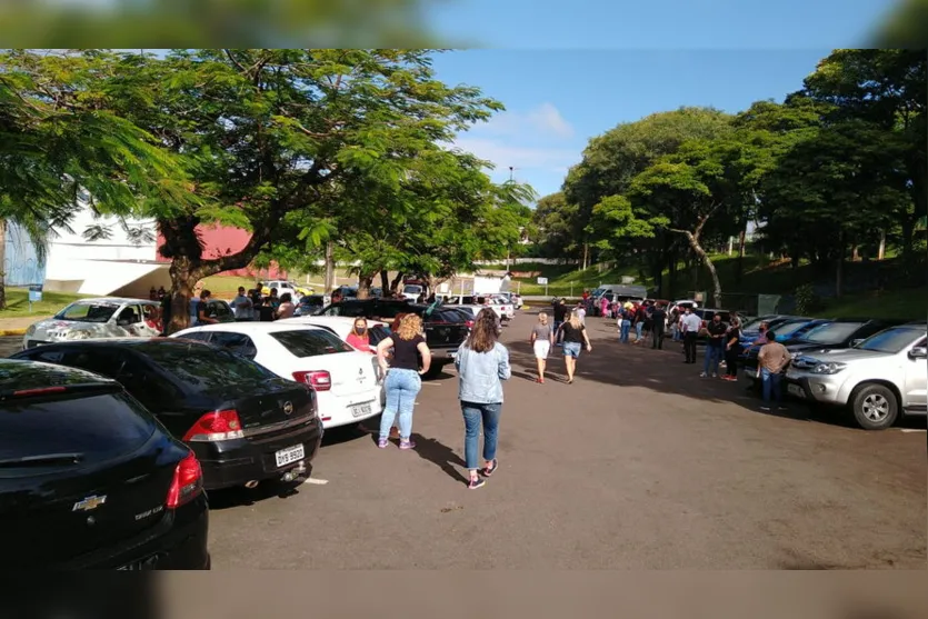 Comerciantes protestam e pedem reabertura de lojas; assista