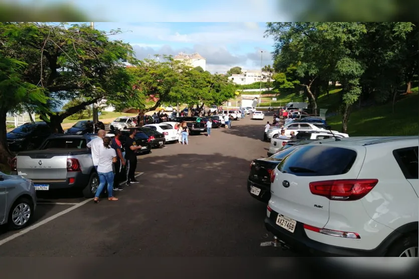 Comerciantes protestam e pedem reabertura de lojas; assista