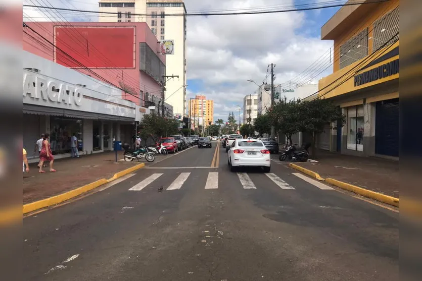 Comércio com as portas fechadas: veja o movimento no centro