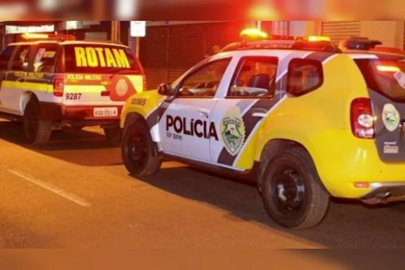 Duas camionetas Hilux são tomadas em roubo à mão armada