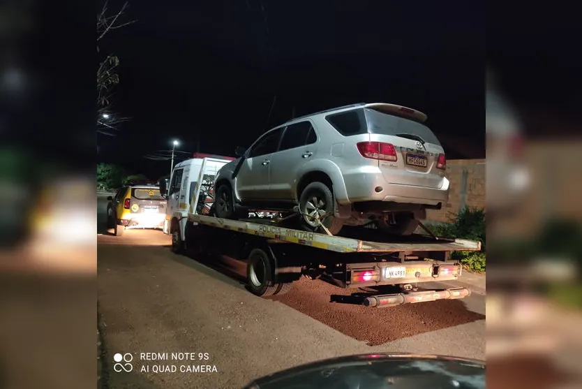 Duas camionetas Hilux são tomadas em roubo à mão armada