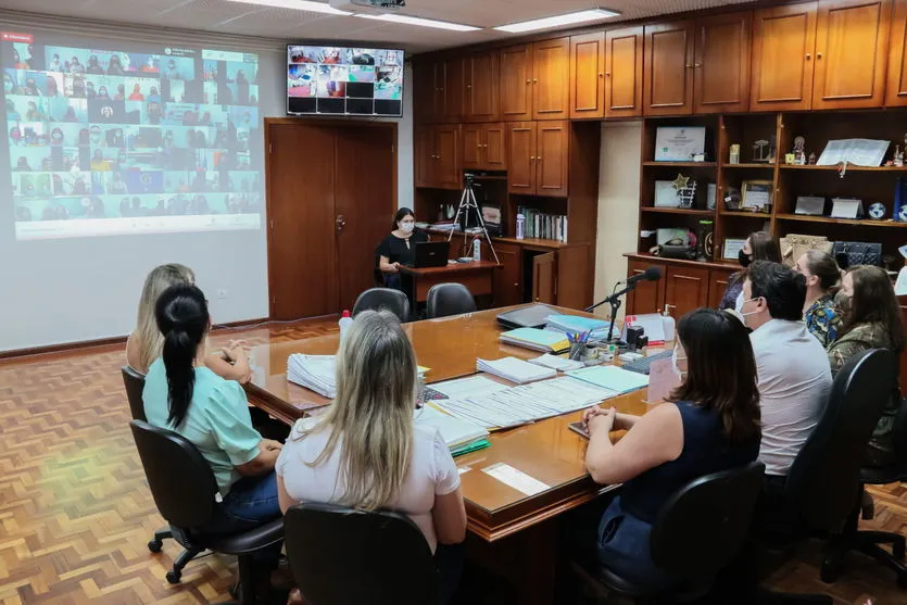 Educadoras apucaranenses recebem homenagem no mês da mulher