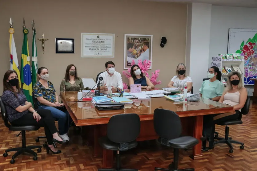 Educadoras apucaranenses recebem homenagem no mês da mulher