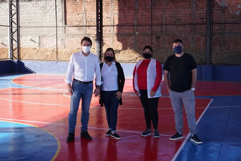 Escola Fábio Henrique da Silva ganha nova quadra esportiva