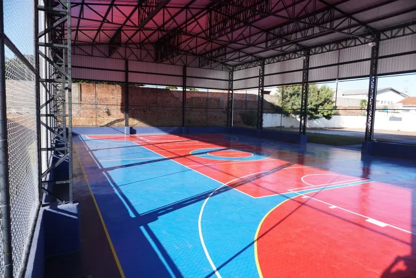 Escola Fábio Henrique da Silva ganha nova quadra esportiva