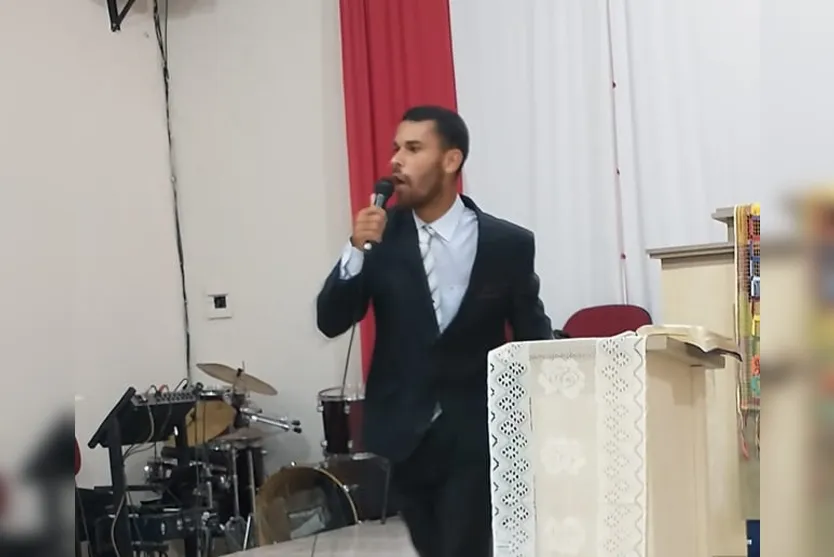 Ex-usuário de drogas leva palavra de Deus pelas ruas; veja