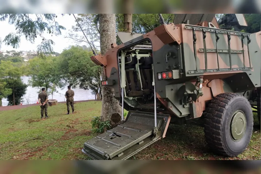 Exército realiza treinamento com blindados; assista