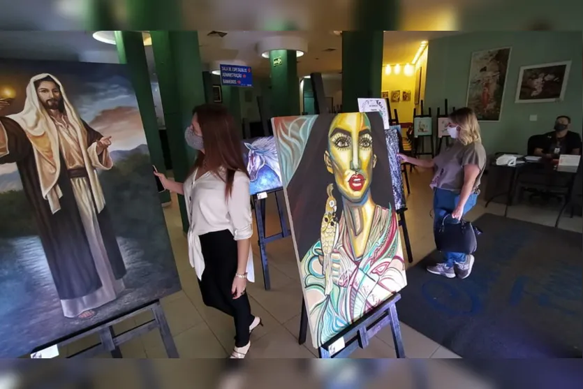 Exposição de arte acontece no Cine Teatro Fênix