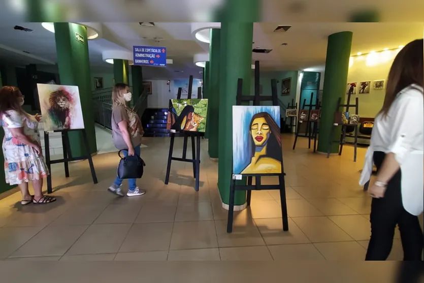 Exposição de arte acontece no Cine Teatro Fênix