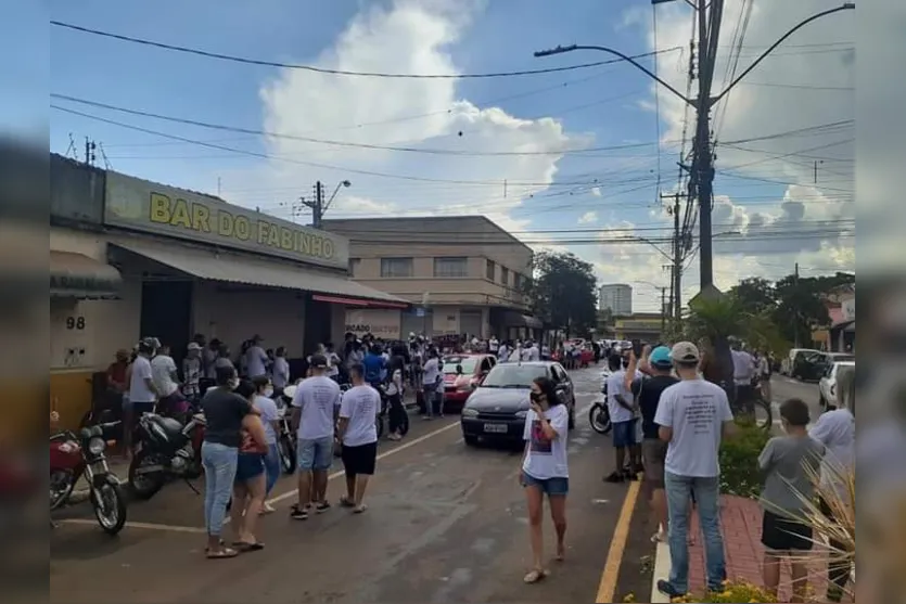 Familiares e amigos pedem justiça por morte de jovem