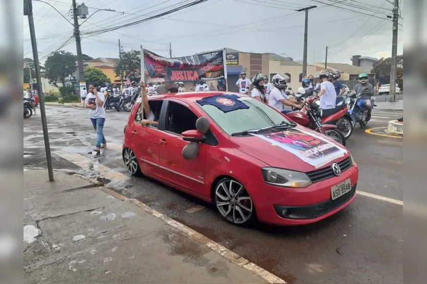 Familiares e amigos pedem justiça por morte de jovem