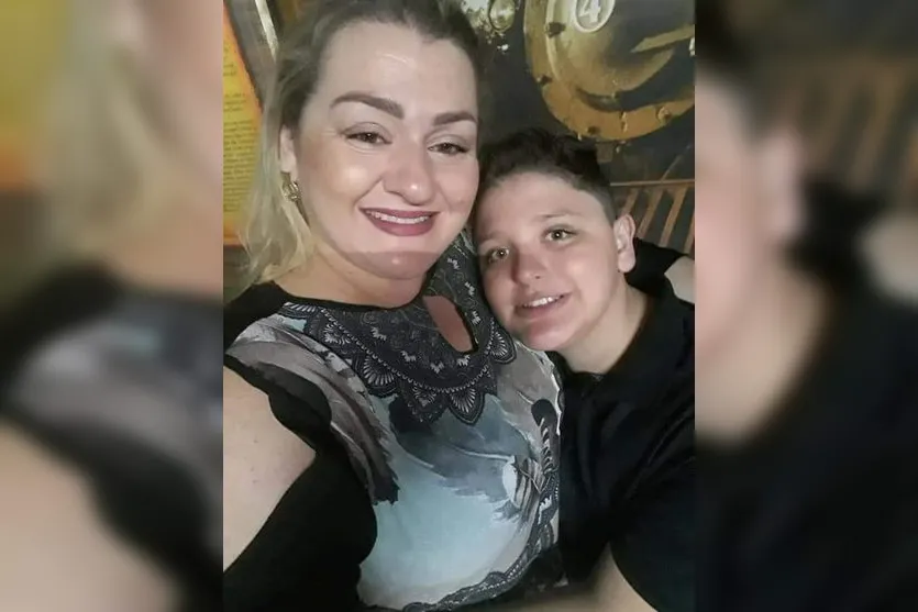 Garoto de 13 anos morre por Covid-19; mãe e avó também