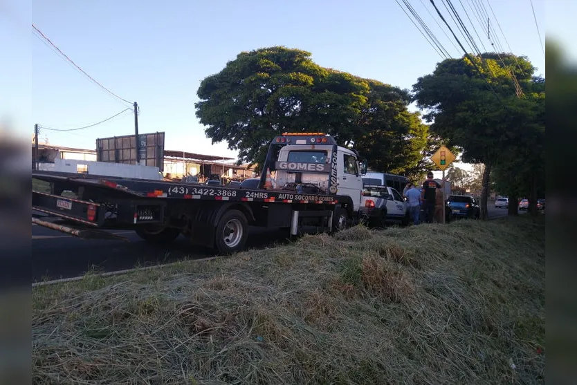 Gestante de 22 anos se envolve em engavetamento